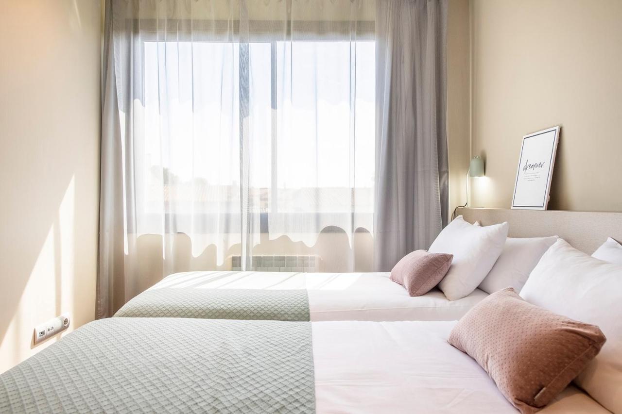 Up Rooms Banyoles Luaran gambar
